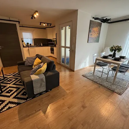 Emerald Apartment *